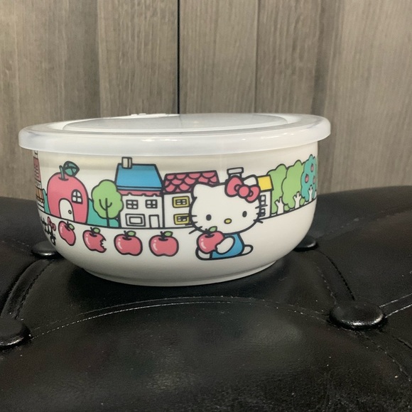New Hello Kitty In Neighborhood Medium Food Storage Container By Zrike Brands - Picture 1 of 10